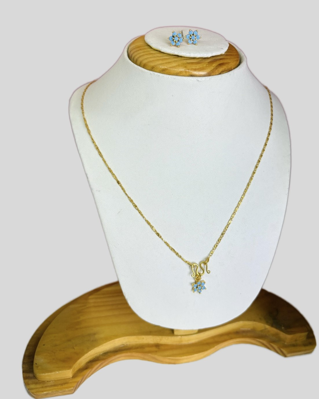 Gold-Toned Four-Leaf Clover Pendant Necklace with Matching Earrings